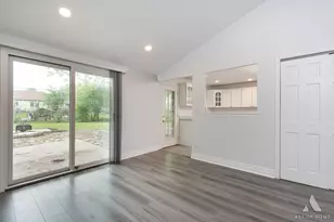 10231 Hawthorne Dr, Orland Park, IL 60462 - Photo 7