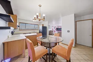 117 Virginia Ct, Streamwood, IL 60107 - Photo 5