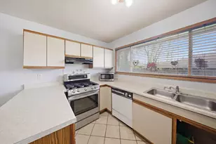 117 Virginia Ct, Streamwood, IL 60107 - Photo 7