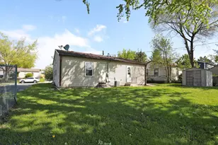 111 Elm Ln, Streamwood, IL 60107 - Photo 7