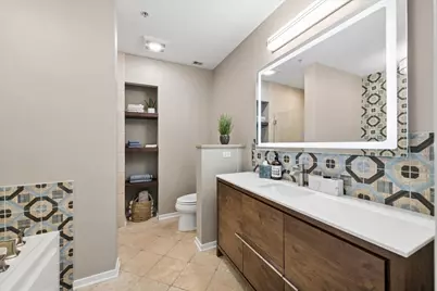 500 W Superior Street #1602, Chicago, IL 60654 - Photo 25