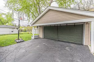 52 Sparrow Rd, Carpentersville, IL 60110 - Photo 3