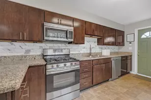 52 Sparrow Rd, Carpentersville, IL 60110 - Photo 9