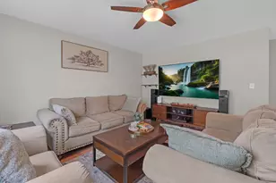 52 Sparrow Rd, Carpentersville, IL 60110 - Photo 5
