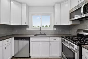 1715 Lakecliffe Dr, Wheaton, IL 60189 - Photo 9