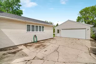 519 W 8th St, Dixon, IL 61021 - Photo 25