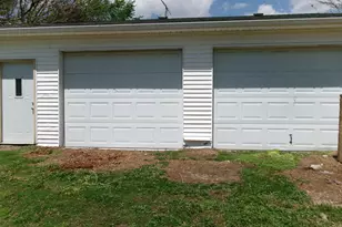 305 W Thomas St, Martinton, IL 60951 - Photo 5