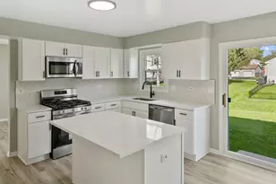 731 Roaring Brook Ln, Algonquin, IL 60102 - Photo 7