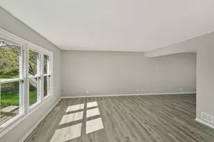 731 Roaring Brook Ln, Algonquin, IL 60102 - Photo 3