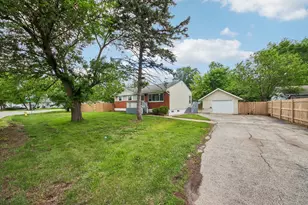 18120 W Big Oaks Rd, Grayslake, IL 60030 - Photo 3