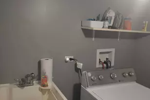 827 Porter St, Joliet, IL 60432 - Photo 7