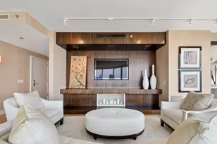 340 E Randolph St, Chicago, IL 60601 - Photo 3