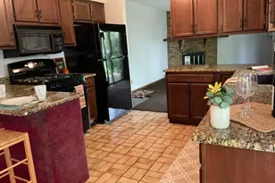 4586 Comet Dr, Machesney Park, IL 61115 - Photo 5
