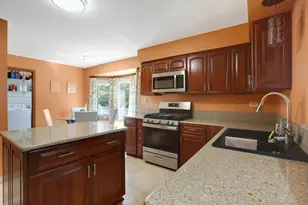 17 Buchanan Ln, Streamwood, IL 60107 - Photo 7