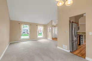6 Cambridge Ct, Cary, IL 60013 - Photo 3