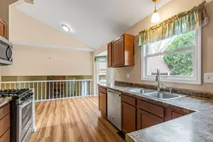 6 Cambridge Ct, Cary, IL 60013 - Photo 5