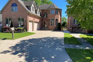 8619 W Sunset Rd, Niles, IL 60714 - Photo 1