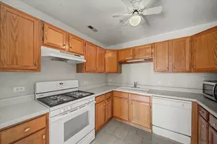 57 E Hattendorf Ave, Roselle, IL 60172 - Photo 9