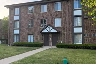 13 Crestview Ln, Vernon Hills, IL 60061 - Photo 3