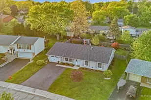 666 Surryse Rd, Lake Zurich, IL 60047 - Photo 29