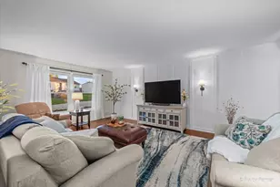 666 Surryse Rd, Lake Zurich, IL 60047 - Photo 17
