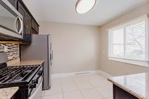 4852 Carol St, Skokie, IL 60077 - Photo 11