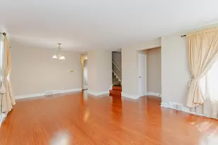4852 Carol St, Skokie, IL 60077 - Photo 7