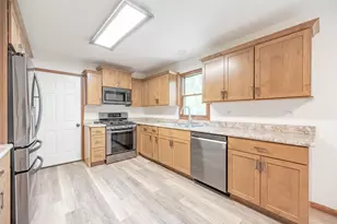 9509 Ballard Rd, Crystal Lake, IL 60014 - Photo 5