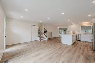24340 Davids Ct, Naperville, IL 60564 - Photo 9