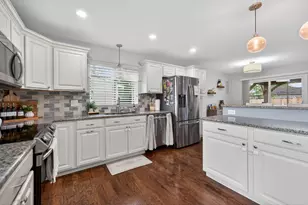 870 W Pine Ave, Roselle, IL 60172 - Photo 5