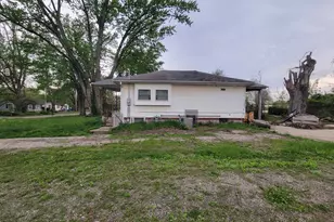 2313 Richards Ln, Springfield, IL 62702 - Photo 3