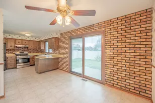 765 Algona Ave, Elgin, IL 60120 - Photo 3