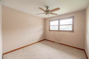 765 Algona Ave, Elgin, IL 60120 - Photo 7