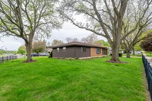765 Algona Ave, Elgin, IL 60120 - Photo 13