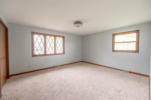 765 Algona Ave, Elgin, IL 60120 - Photo 9