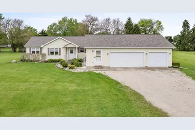 460 E Railroad Avenue, Leland, IL 60531 - Photo 3