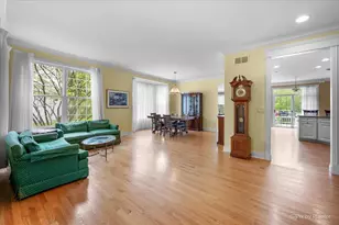 1624 Mansfield Dr, Aurora, IL 60502 - Photo 5