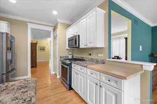 1624 Mansfield Dr, Aurora, IL 60502 - Photo 9