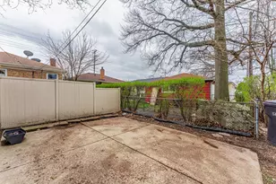 4856 Howard St, Skokie, IL 60077 - Photo 27