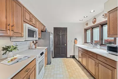 715 Tomlin Drive #A1, Burr Ridge, IL 60527 - Photo 11