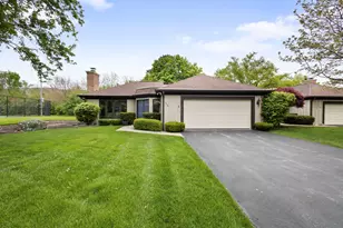715 Tomlin Dr, Burr Ridge, IL 60527 - Photo 1