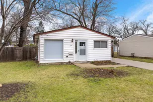 108 Walnut Dr, Streamwood, IL 60107 - Photo 3