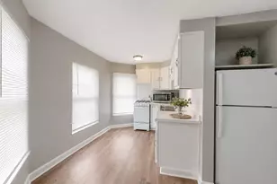 221 N Hickory St, Joliet, IL 60435 - Photo 9