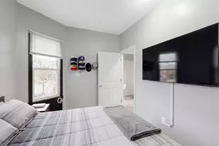 221 N Hickory St, Joliet, IL 60435 - Photo 5
