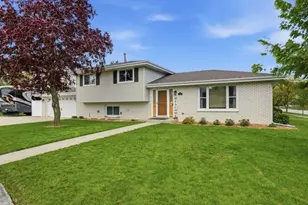 549 Willow Ln, Beecher, IL 60401 - Photo 1