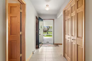 1600 E Linden Ln, Mount Prospect, IL 60056 - Photo 5