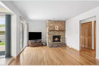 1600 E Linden Lane, Mount Prospect, IL 60056 - Photo 7