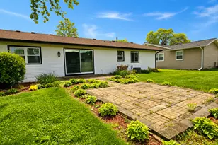 72 Braemar Dr, Elk Grove Village, IL 60007 - Photo 19
