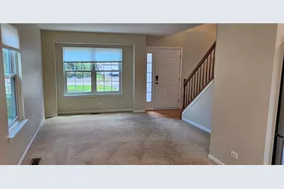 450 Rosewood Crossing, Lindenhurst, IL 60046 - Photo 11