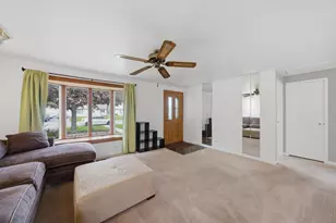 8871 S Beck Pl, Hometown, IL 60456 - Photo 9